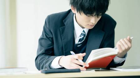 がんばれ受験生（※写真はイメージです／PIXTA)