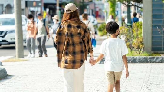「限界です」手取り13万円・養育費ゼロの母子世帯、ここまで切り詰めても…思わず目を疑う〈まさかの預金残高〉