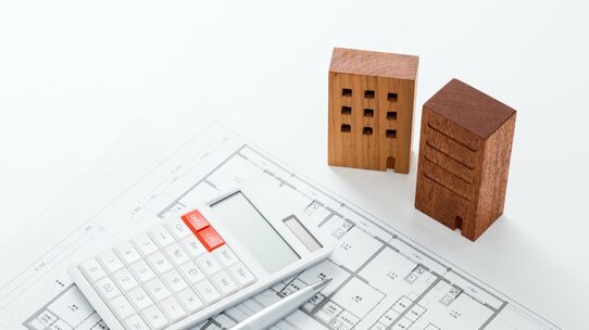 亡父所有の賃貸マンション…遺産分割前の「月額賃料300万円」はだれのもの?【弁護士が解説】