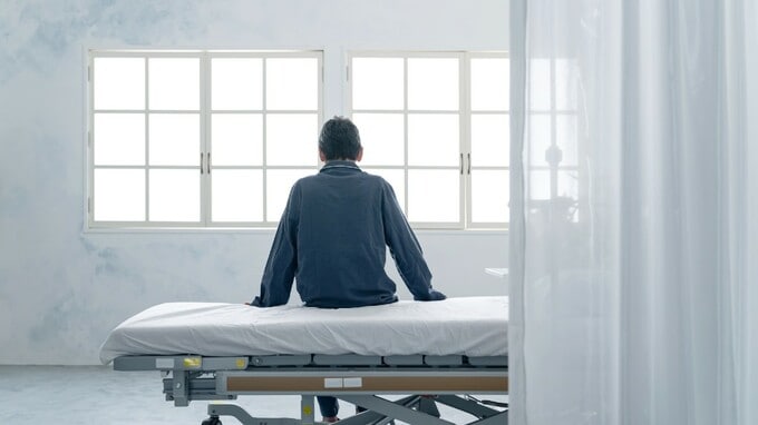 「月13万円の年金で、どう生きればいいの」遠方の兄は“ごめん”のひと言だけ…認知症の父と〈ふたりの生活〉