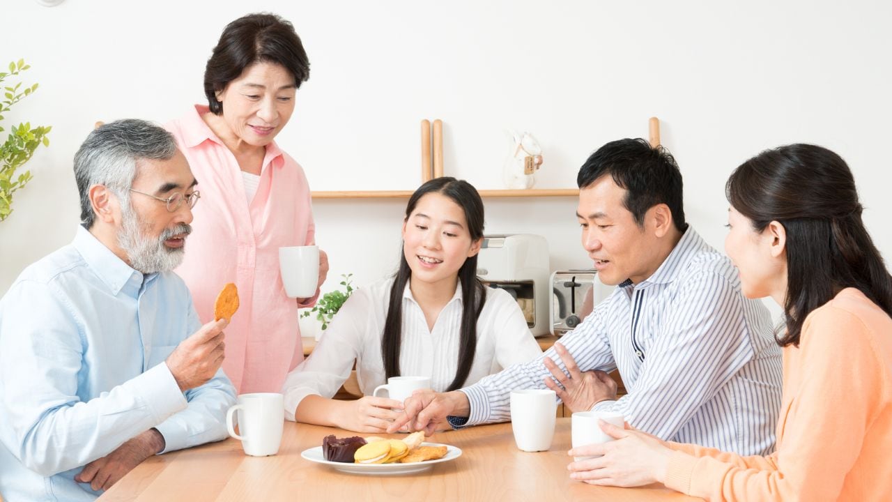 「全部あげることにしたの」…〈年金月14万円〉〈資産3,000万円〉78歳母の告白に絶句する52歳息子。実家に押し寄せた「謎の集団」の正体