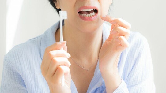 梅干し好きの歯はボロボロ?「健康には良い」けど「歯には悪い」食べ物・飲み物【歯科医が解説】