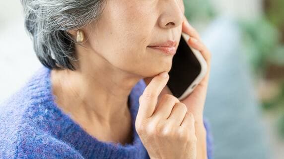 「もう抱えきれない…」〈年金月23万円・貯蓄2,000万円〉で安心のはずの66歳女性。老後を揺るがした〈25年引きこもる58歳弟〉の存在