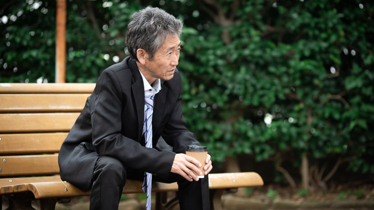 人生、終了です…60歳・元公務員のおひとり様男性、甘い投資話に乗っかり〈退職金2,200万円〉がスッカラカン。再就職を目指すも高すぎる壁に撃沈