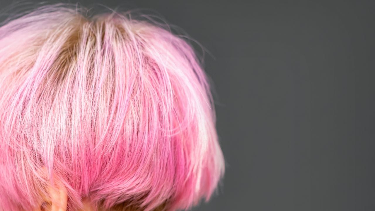 大人しかった妻の「豹変」に驚愕しました…世帯年収1,500万円だった夫婦。50歳妻が突如大企業を早期退職、髪を「ピンク」に。恐る恐る聞いた“ワケ”に夫絶句【FPが解説】