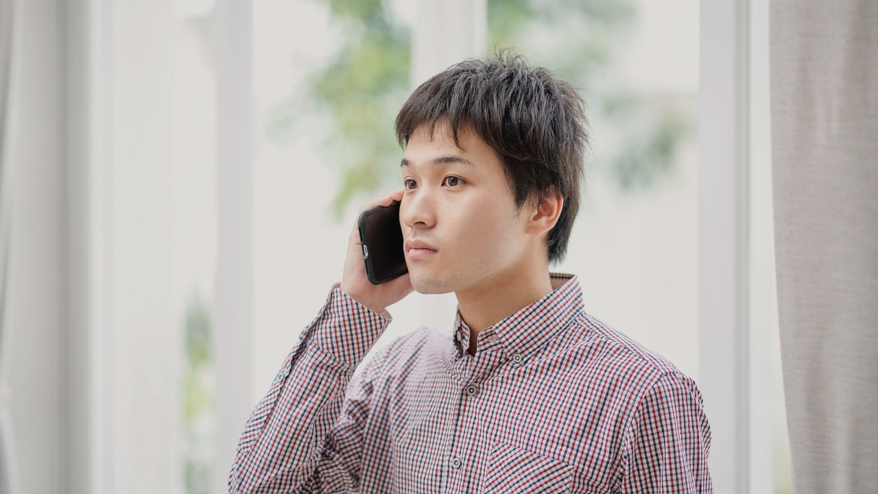 夢を抱いて上京した18歳。東京の大学入学まもなく北陸の40代・月収100万円の両親から「緊急連絡」で絶望…一時帰郷も、地元の「変わり果てた姿」に再び絶望したワケ