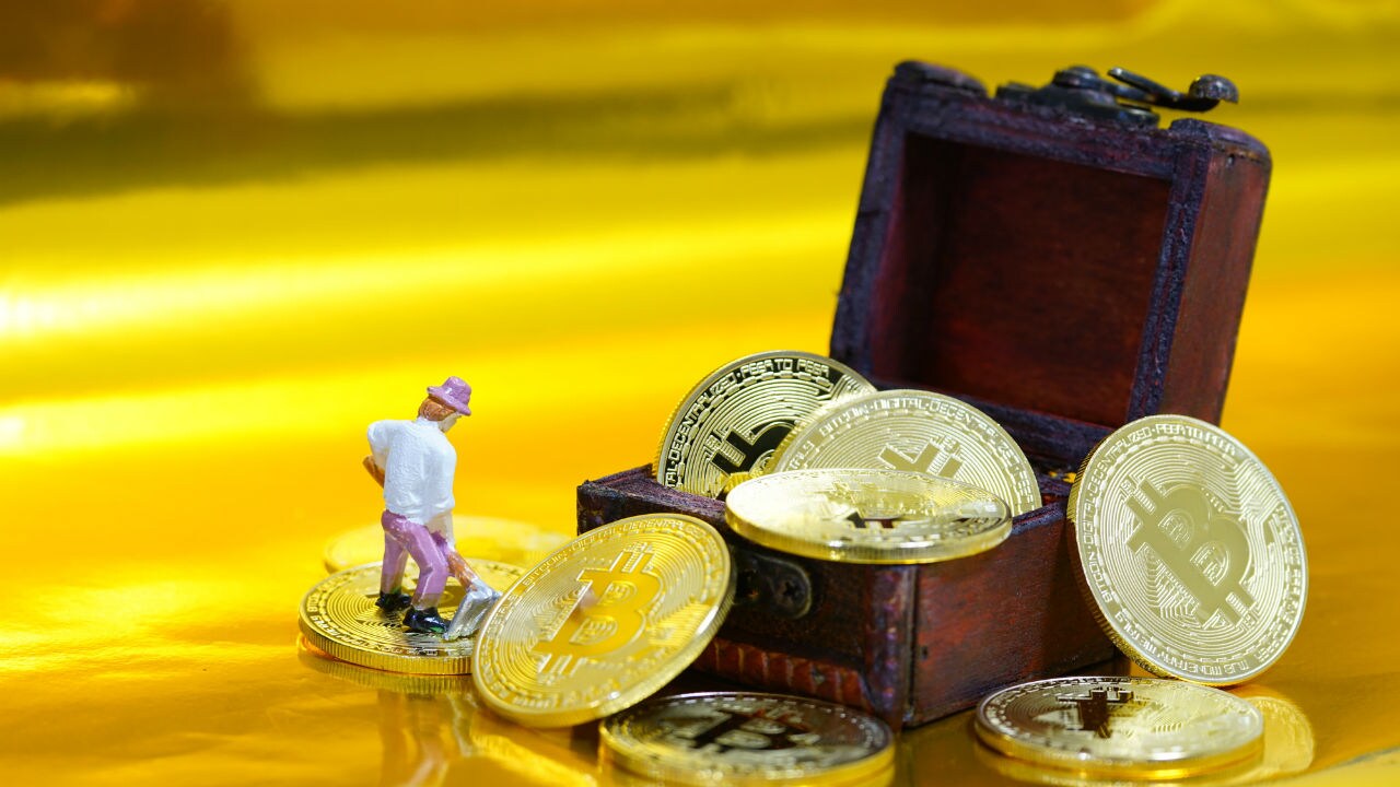 ネットワーク上から仮想通貨を採掘する「マイニング」とは?