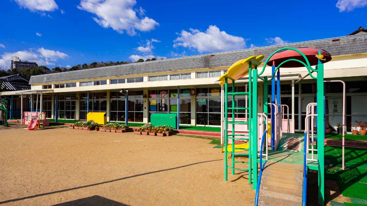 極端な少子化でも「保育園ニーズ」が継続する、日本特有の事情