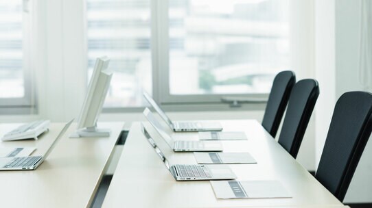 会社の売却・・・対象会社に賃貸している不動産をどうするか?