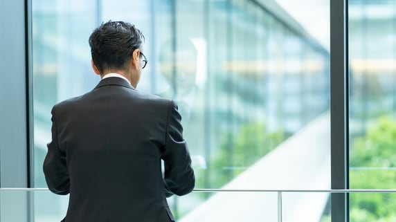 経営者があえて「ビル1棟」を買う理由…富裕層だけが知っている節税の“王道”「株特外し」とは？【公認会計士が解説】