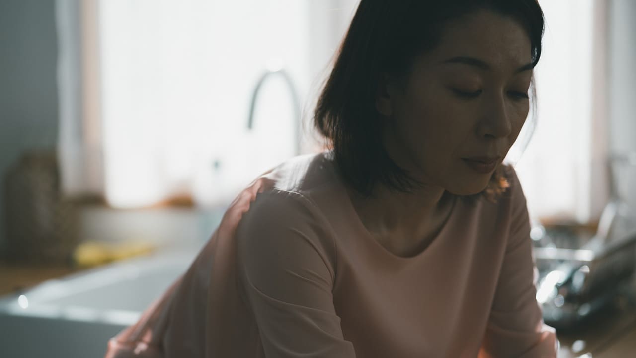 「結婚なんかするもんじゃなかった…」結婚10年、月収51万円・最愛の夫と結ばれた39歳パート妻の痛恨。コソコソいびり倒してくる“この世で最も憎い人”から逃げられない地獄