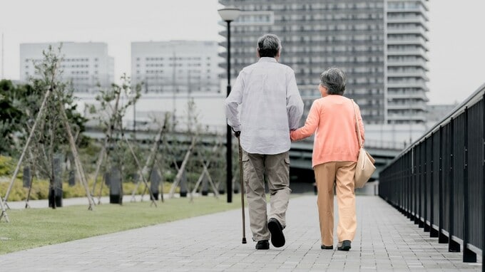 愛する夫に先立たれた80代の妻、実は内縁関係だったが…寛容な「日本の遺族年金制度」にニッコリ