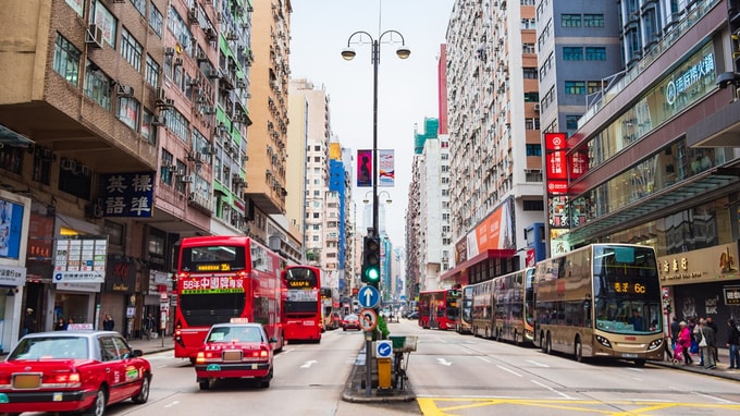 「香港旅行」は非課税、「ハワイ旅行」は課税対象？会社負担の〈社員旅行費〉が給与所得とみなされる判断基準