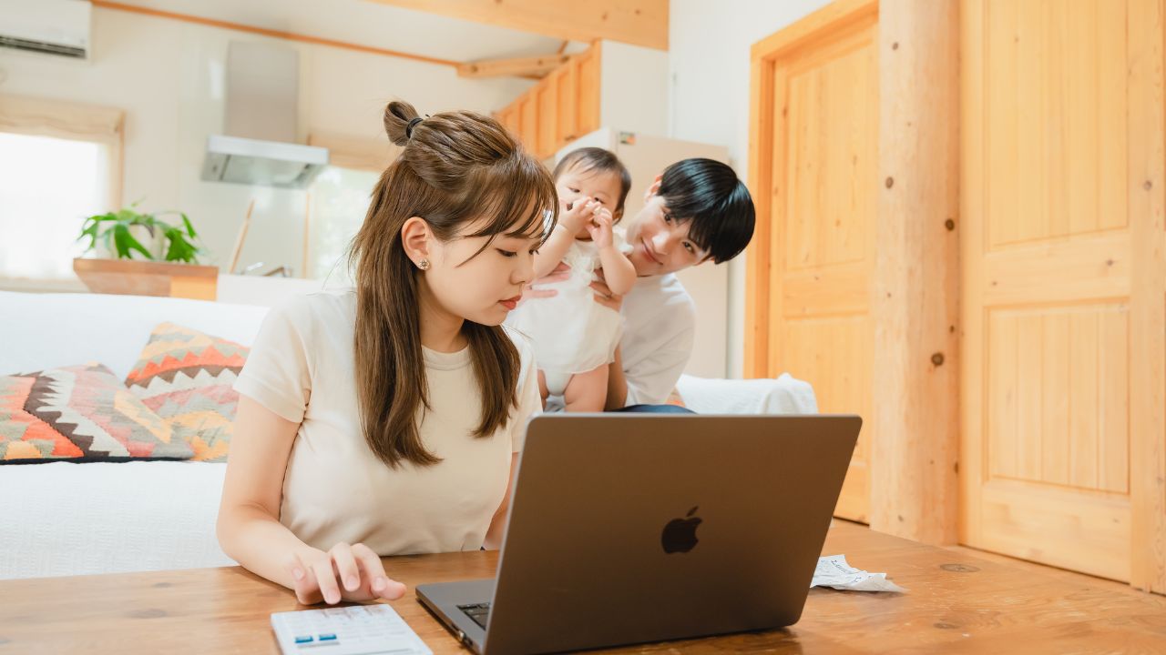 世帯年収650万円・30代の子持ち夫婦…教育費がかかっても、老後資金2,000万円を準備できる「あっけないほど単純な方法」【FPが解説】