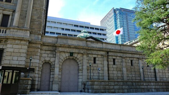 金利抑制に躍起の日銀…1ドル125円の「黒田ライン」は撤廃か
