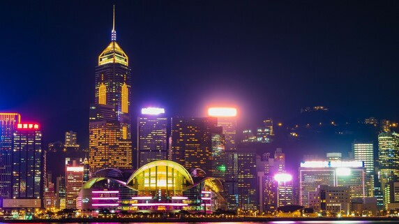 “100万ドルの夜景”香港で、「ハイキング」が大人気なワケ