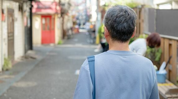 「一度は都会に住んでみたかった」…〈年金月13万円〉両親の死をきっかけに住み慣れた家を売却・東京へ移住した60代男性。3年後に語った「意外な本音」