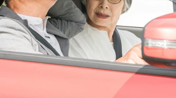 「車はなくても暮らせると思っていました」〈年金月21万円・貯蓄2,200万円〉68歳夫婦、愛車を手放して半年後に“買い直した”ワケ