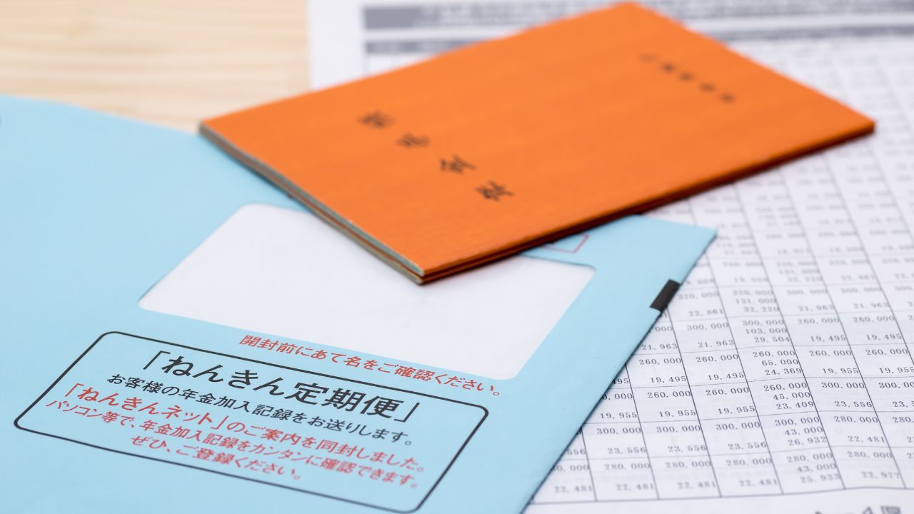 ねんきん定期便なんて、信じるんじゃなかった…月収24万円・65歳男性、初めての「年金振込日」に知った年金ルールに撃沈。老後計画すべて白紙に「何かの間違いでは？」