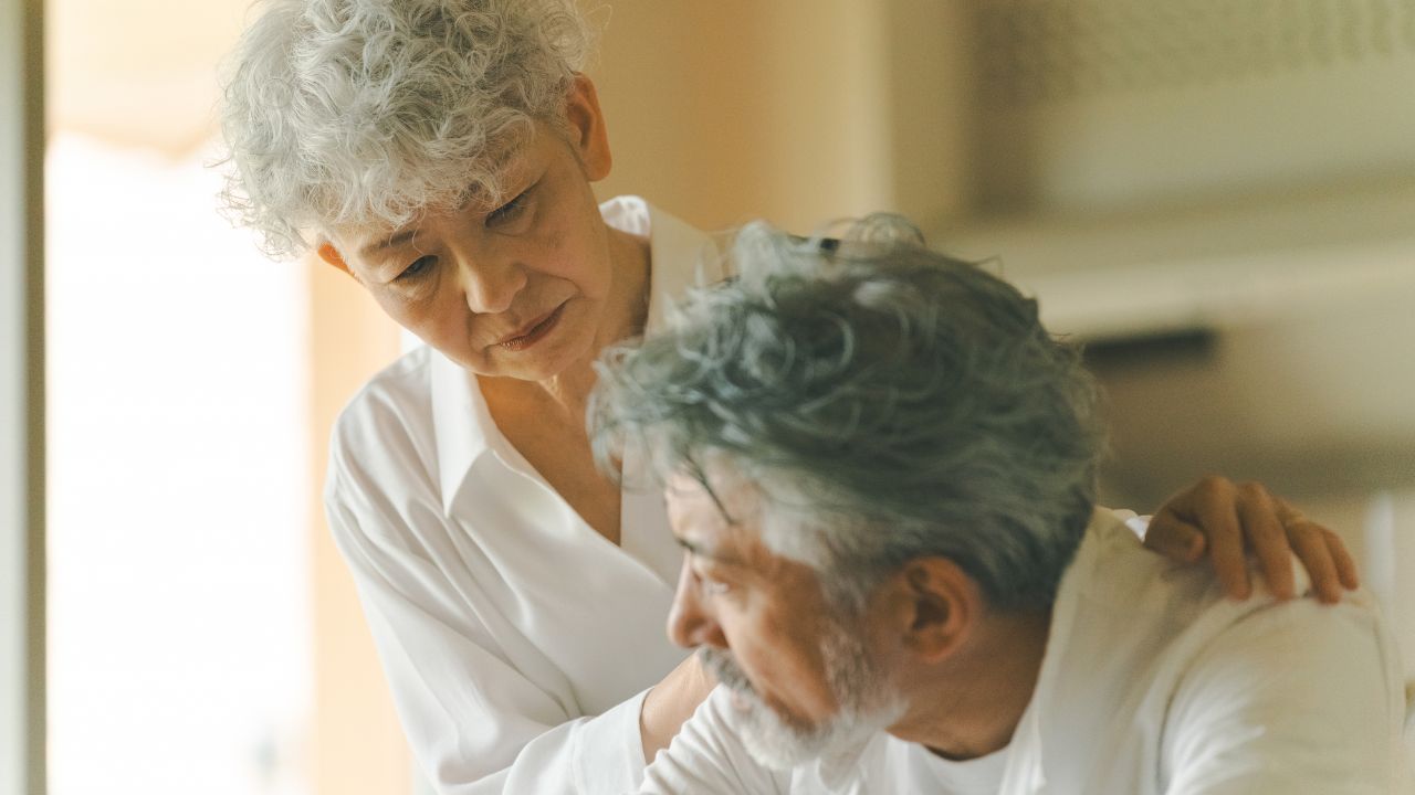 預貯金「4,000万円」・年金「月20万円」65歳定年サラリーマン、高揚感に包まれながら会社員人生に幕。余生を満喫するはずが、わずか3年で「老後資金枯渇」を不安視「何かの間違いでは？」