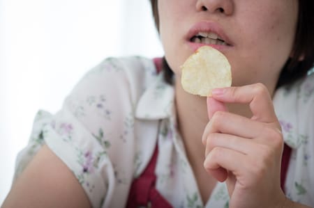 親のすねをかじっていた静香さん。（※写真はイメージです／PIXTA）