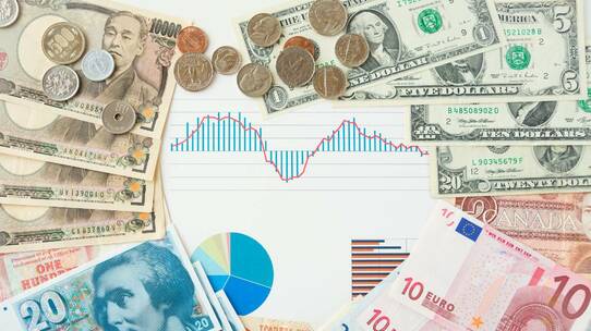 急激な円安で外貨預金が爆増中…資産防衛の有効性はいかほどか【経済学者が解説】