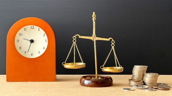 60歳元サラリーマン、年金の「繰上げ・繰下げ」どっちがお得？…月16万円のシミュレーションで判明した、額面と手取りの〈まさかのギャップ〉【FPが解説】