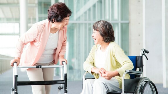 多くの老人ホームで「質の悪い介護職員」が急増しているワケ