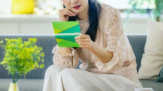 実家で見つけた〈年金月7万円・80歳父〉の通帳に愕然…“消えた400万円”の行方を知り、56歳娘が後悔したワケ