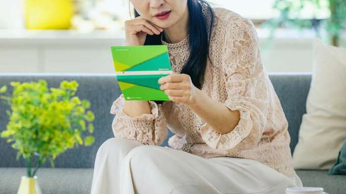 実家で見つけた〈年金月7万円・80歳父〉の通帳に愕然…“消えた400万円”の行方を知り、56歳娘が後悔したワケ
