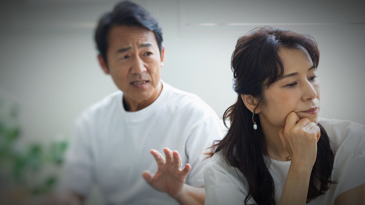 〈退職金3,500万円〉〈貯金5,000万円〉リタイアを決断した60歳夫。「俺は自由だ！」と心躍らせていたが、35年連れ添った妻の「残酷すぎる一言」に呆然