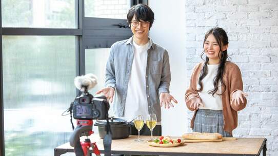 副業収入300万円・45歳サラリーマン…会社設立の節税効果のシミュレーションまさかの金額に「何かの間違いでは!?」