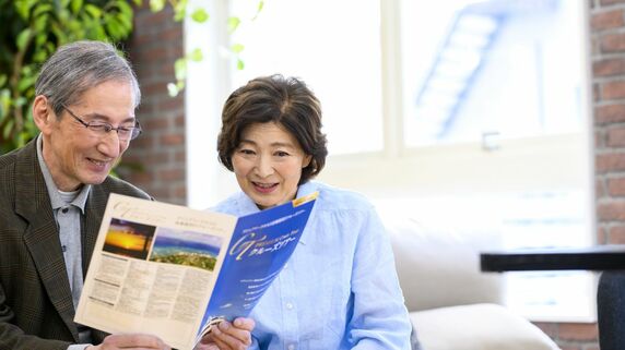 俺が悪かったのか…〈借金なし〉〈老後資金3,500万円〉73歳元会社員に滲む後悔。夫婦でヨーロッパ旅行・豪華ランチを満喫も、わずか8年で「残高2,000万円消滅」のワケ【CFPの助言】