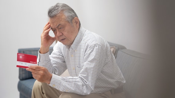 遺族年金は「元共働き・亡妻の年金の4分の3」では…？年金月28万円、老後の幸せが一転。72歳夫、妻の死後に届いた年金事務所からの“ゼロ円通知”に絶句