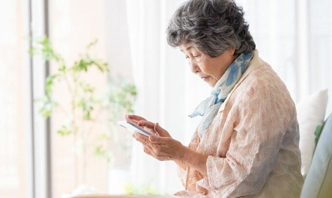 「お願い、助けてちょうだい」…〈タワマン暮らし〉〈自慢の娘〉を語っていた63歳女性の悲痛な電話。〈月収8万円〉慎ましく生きる66歳女性が“静かに突き放した”ワケ