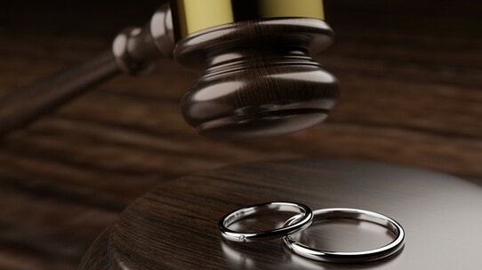 経営者、結婚生活に限界…離婚妻(夫)から会社は守れるか?