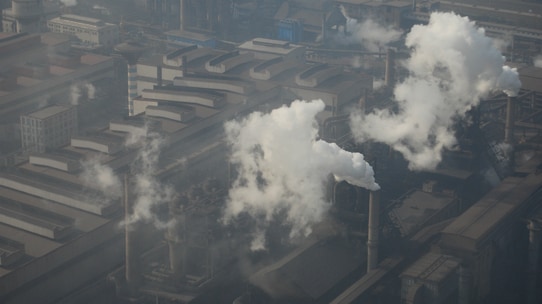 中国経済「新常態」への移行のカギを握る、過剰生産能力の解消