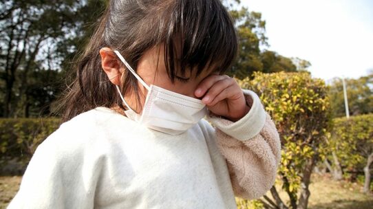 10~19歳の2人に1人が発症…今日からできる「家庭での花粉症対策」【医師が解説】