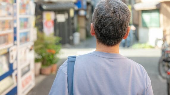 え、あの人が？…「資産3億円超」「23区人気エリアで持ち家」の76歳男性。潤沢な資産にも関わらず〈量販店で揃えた質素な身なり〉〈安売り食材で倹約生活〉を続けるワケ