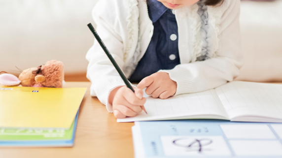 子どもの文字書き練習…なぜ「あ」から始めてはいけないのか