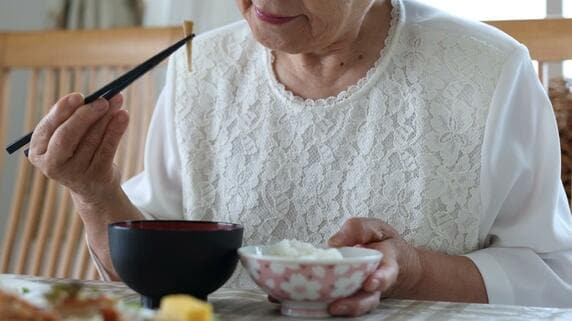 「生活費に20万円入れてくれていた」息子が再婚し同居解消…孤独になった79歳母が気づいた「依存と喪失」