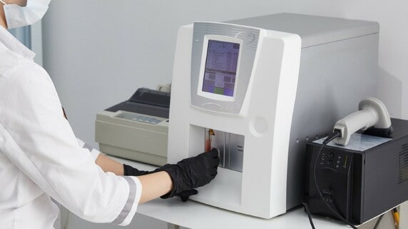 発熱外来だけじゃない！ 高機能「迅速検査機器」導入で実現する医療の付加価値