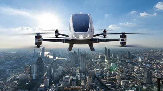 「空飛ぶクルマ」がいよいよ現実へ…国が掲げた「自動運転1万台」ロードマップと私たちの生活激変【2026年最新白書】