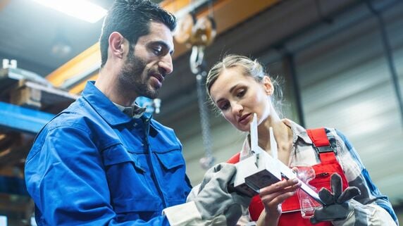 “ニッチ市場”でドイツに大敗…ものづくり大国・日本の中小企業で、“技術力”より”国際化”が「優先課題」である理由