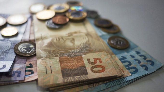 ブラジル利下げ停止の背景と今後