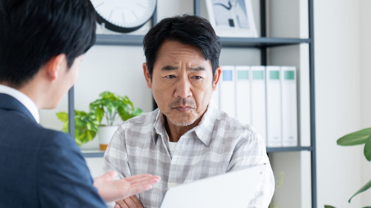 ウソだろ…51歳エリート部長が突然のリストラ。ねんきん定期便に記された〈年金月20万円〉を信じていたが、〈年金月14万円〉の残酷現実に絶句