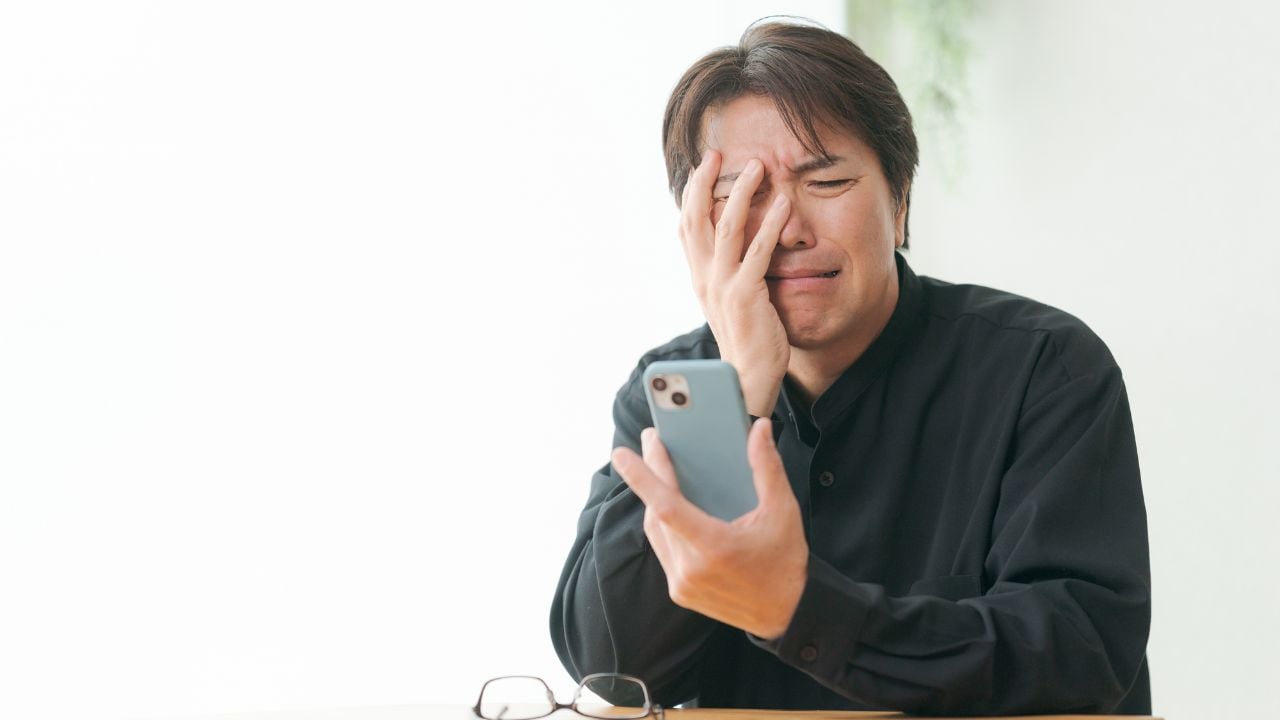 「人生、終わりました…」〈退職金3,000万円〉60歳元部長の告白。SNSの「1通のDM」で〈1,000万円〉をドブに捨てた「元勝ち組の末路」