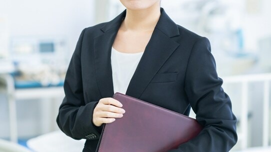 「結婚しても仕事は続けたい。」…外資系メーカー勤務・28歳女性MRの「解決策」