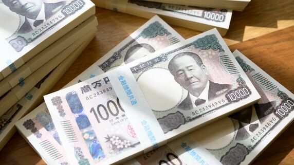 実家帰省で腰を抜かしました…年金6万円・85歳父の通帳を興味本位で覗いた50歳次女、〈出金1,000万円〉に仰天。父「タンス預金をしていたんだが…」続きの話に大後悔【FPが警鐘】