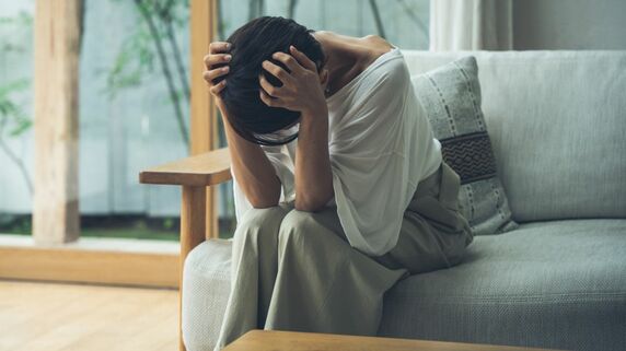 「この先、生きていけない…」子ども3人を遺して夫が急死。「月37万円の保障」に支えられる45歳専業主婦が直面した〈消えない不安〉の正体【FPが解説】